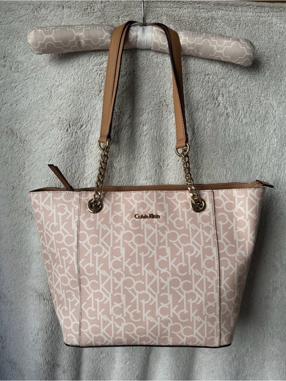 NWOT! Calvin Klein Pink & White Shoulder Bag